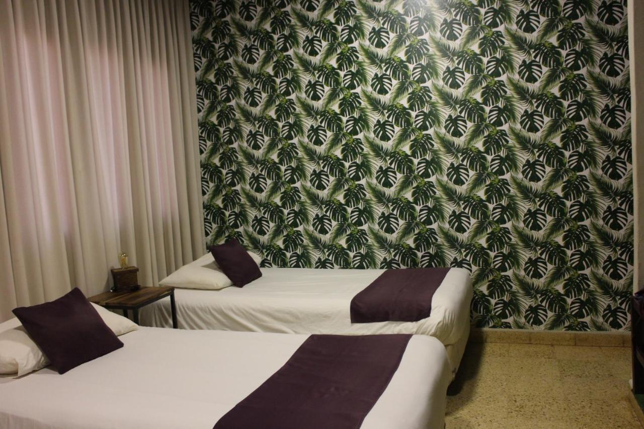 City Hotel Posadas Esterno foto