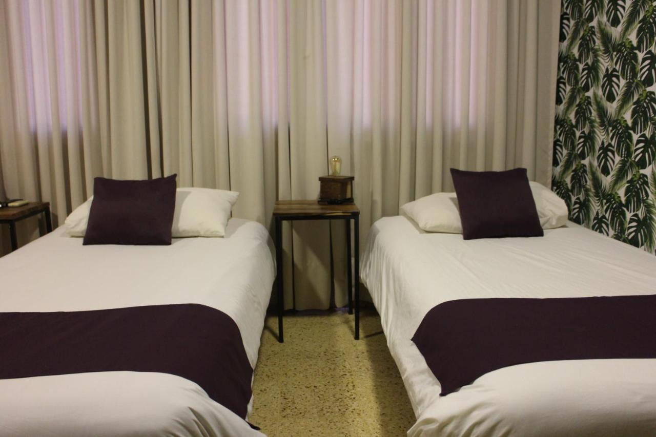 City Hotel Posadas Esterno foto